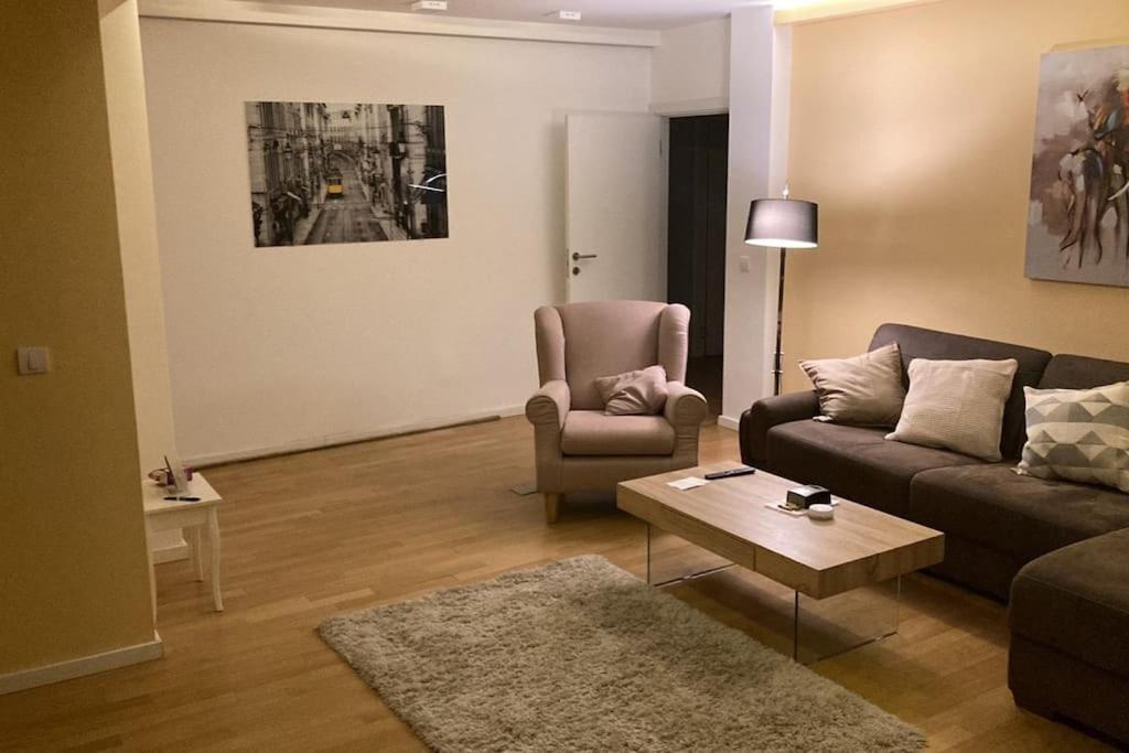Crown Central Three Bedroom Apartment Belgrado Exterior foto